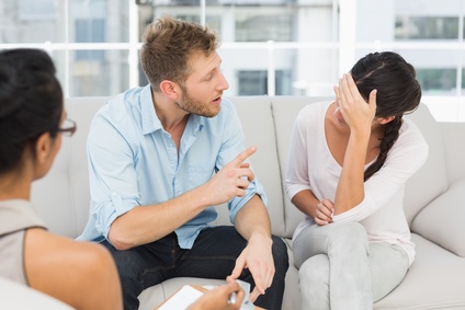 un couple en cabinet de psychothérapeutique